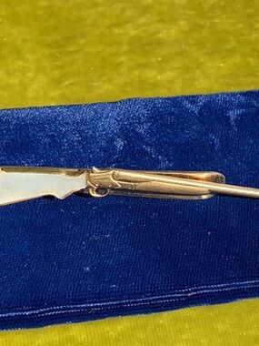 Vintage Rifle Tie Bar - Gold Tone Mother of Pearl